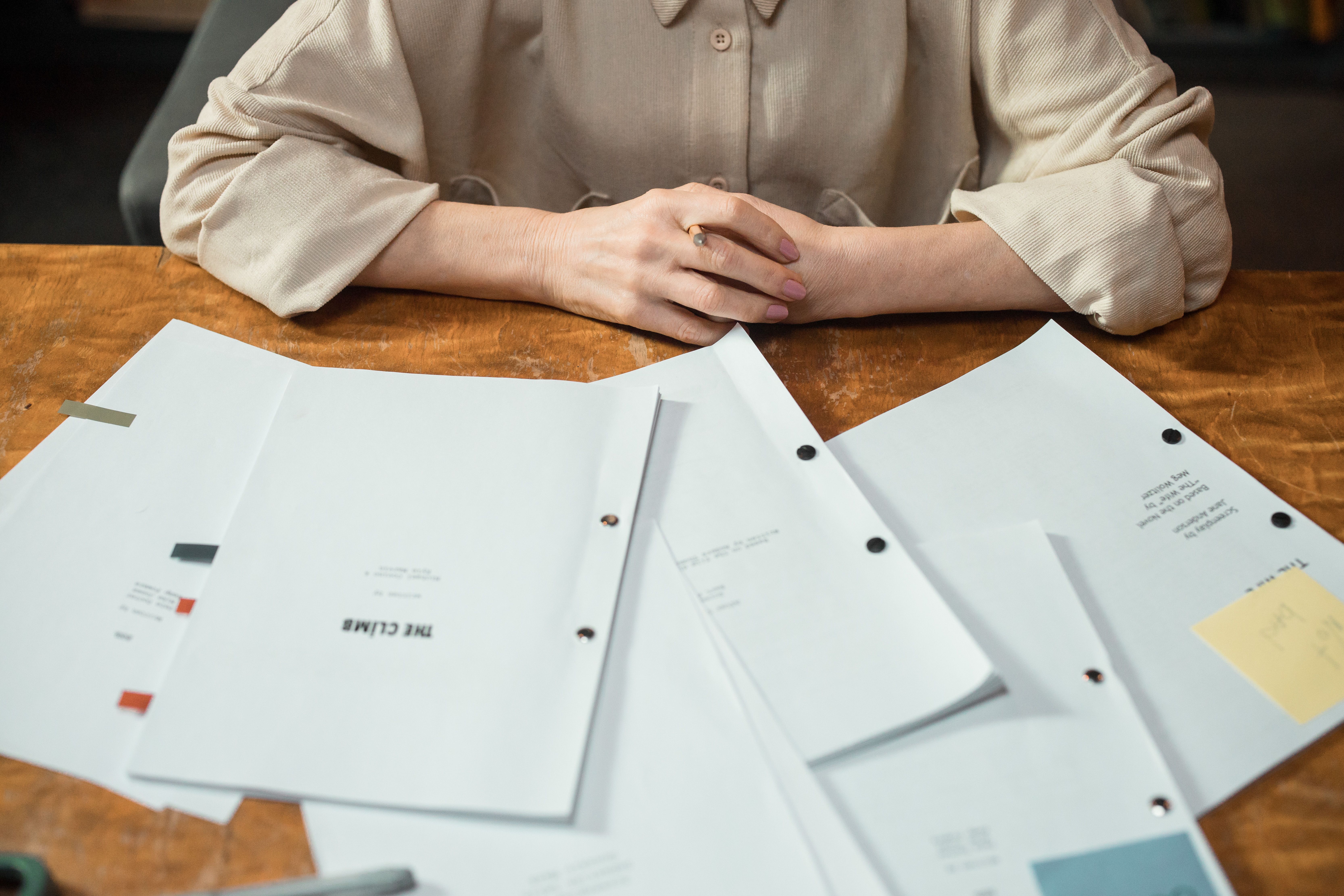 Zakelijke documenten op een werktafel